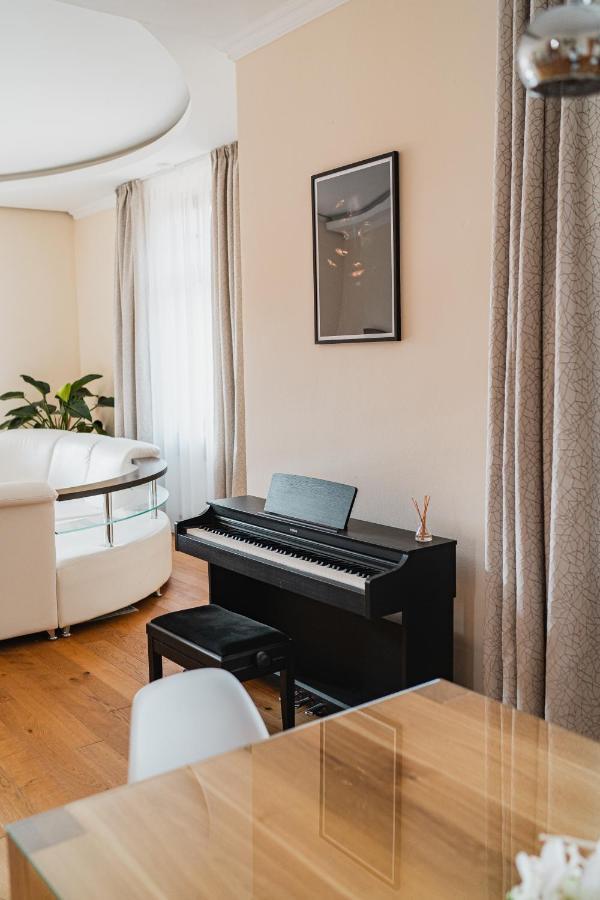 Executive 2-Bdrm Central Suite Ústí nad Labem Exterior foto