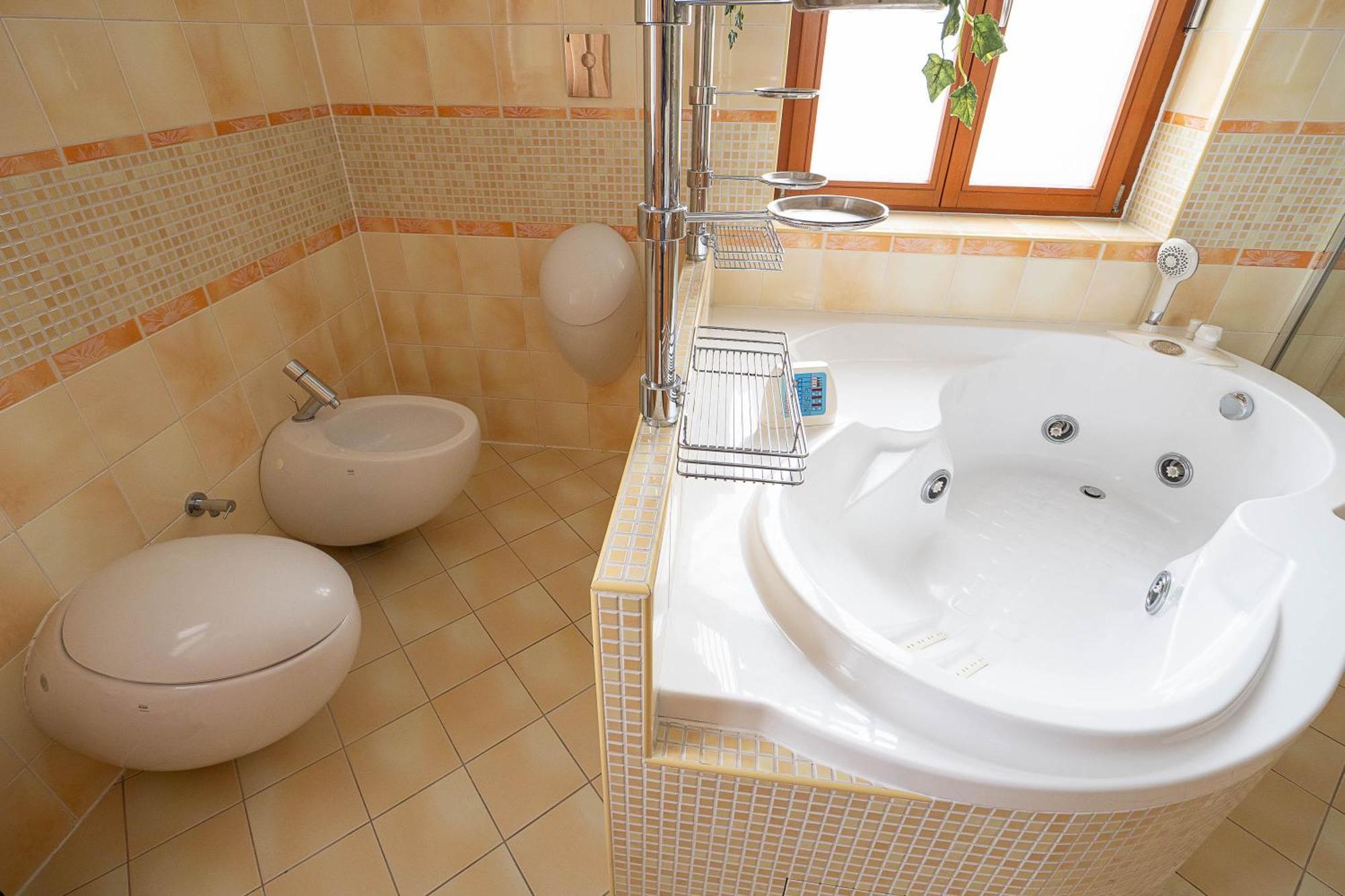 Executive 2-Bdrm Central Suite Ústí nad Labem Exterior foto